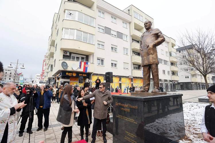 Откривање споменика почасном грађанину Републике Српске